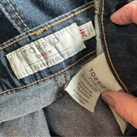 Torrid 24T‎ plus-size blue jeans - Picture 6 of 6